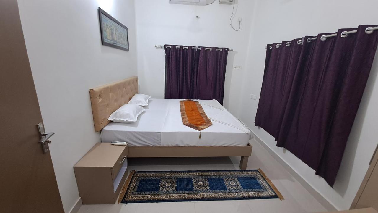Purple Lotus Hotel Bénarès Extérieur photo
